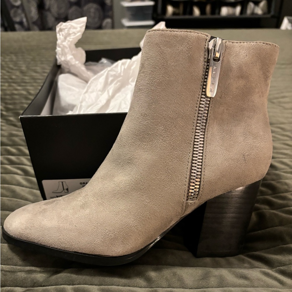 Nine West bootie, gray fabric size 6